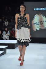 Model walk the ramp for Ashish N Soni Show at Blender_s Pride Fashion Tour Day 2 on 4th Nov 2012 (40).JPG